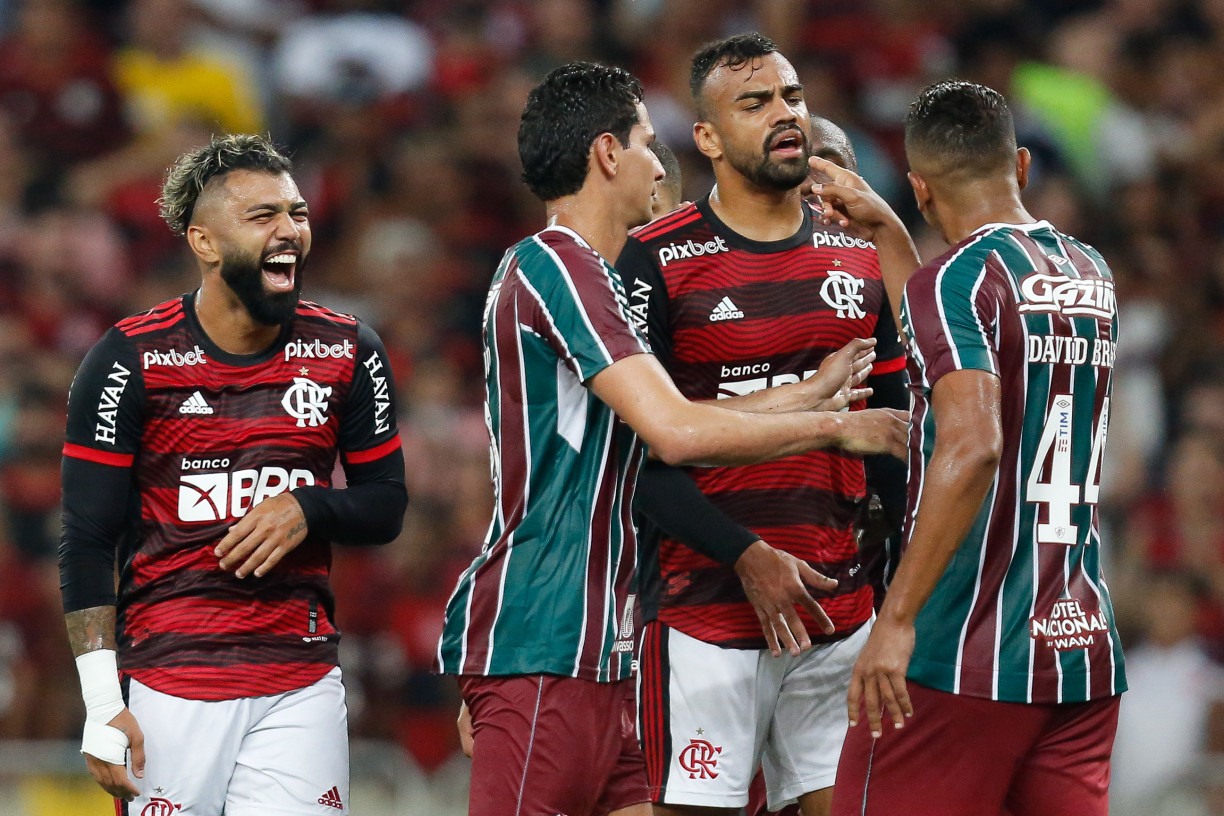 Fluminense vence o Flamengo em jogo com expulsões e confusão no fim